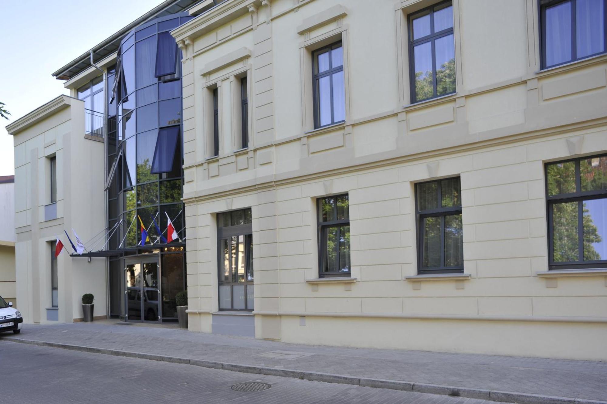 Hotel Starzynski Płock エクステリア 写真