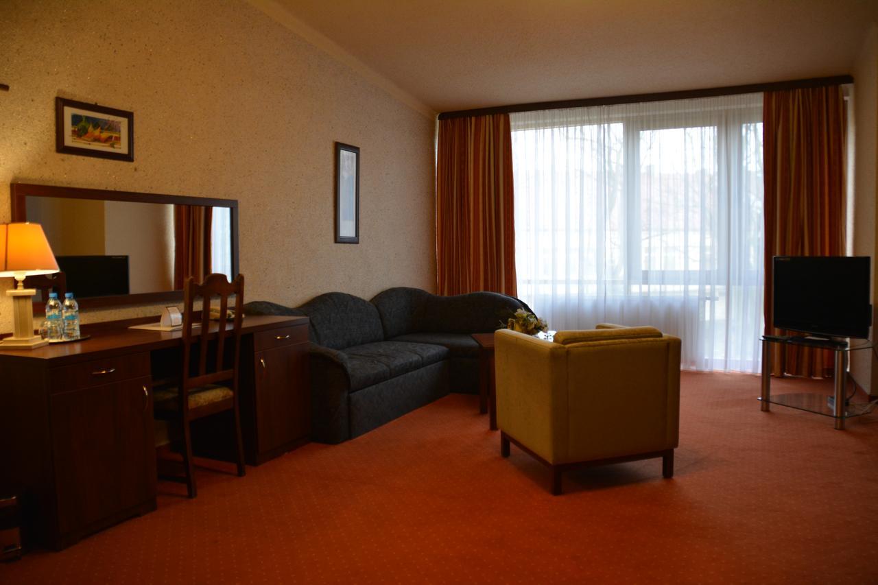 Hotel Starzynski Płock エクステリア 写真