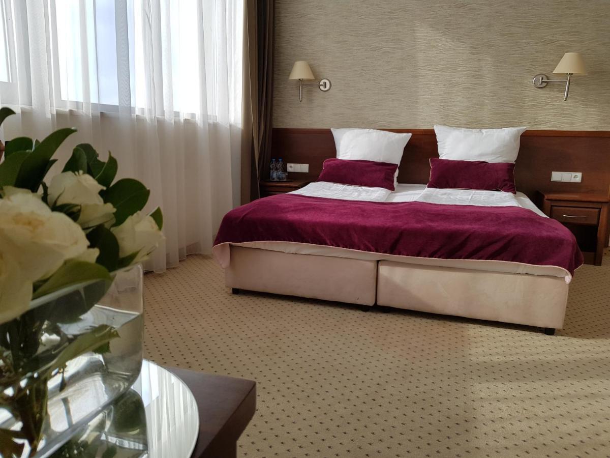 Hotel Starzynski Płock エクステリア 写真