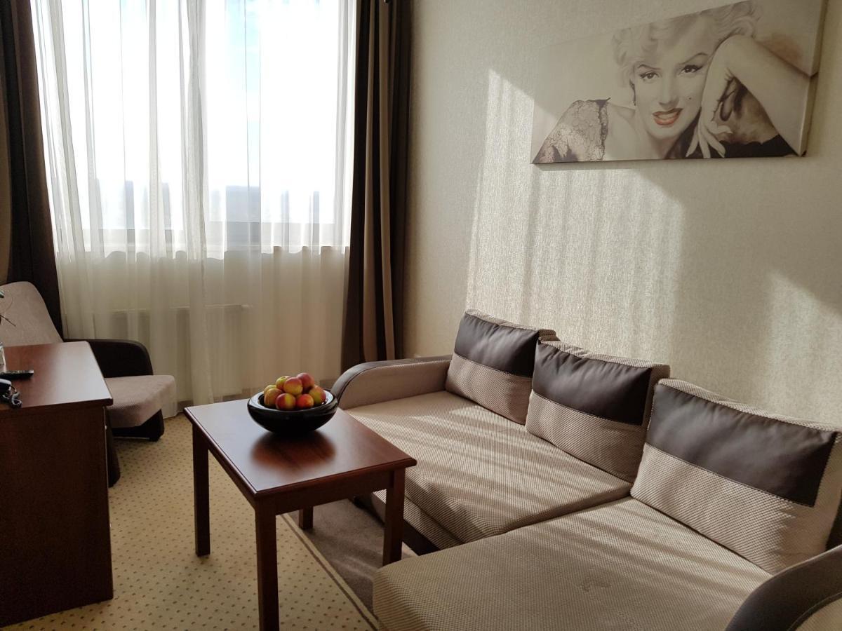 Hotel Starzynski Płock エクステリア 写真