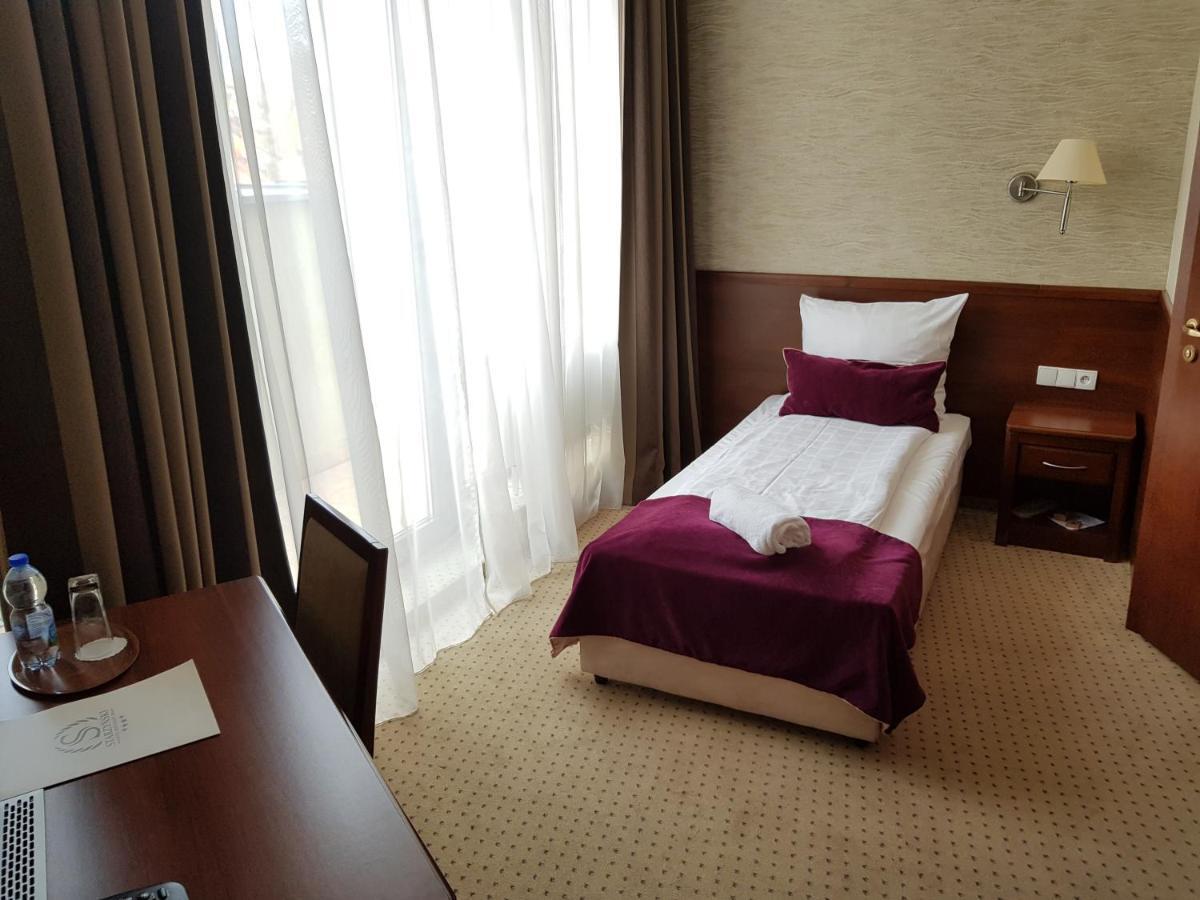 Hotel Starzynski Płock エクステリア 写真